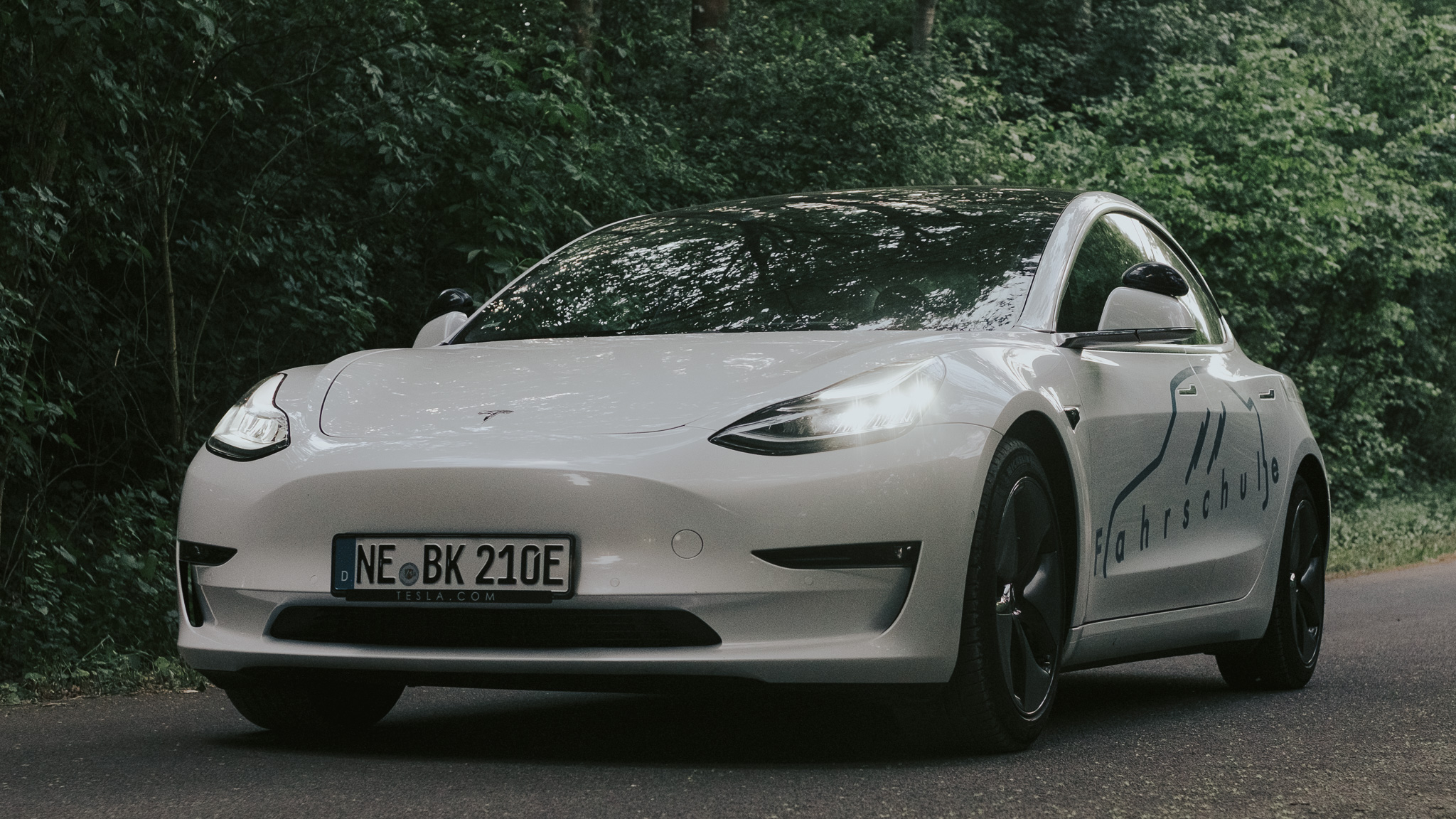 tesla-hell-neuss